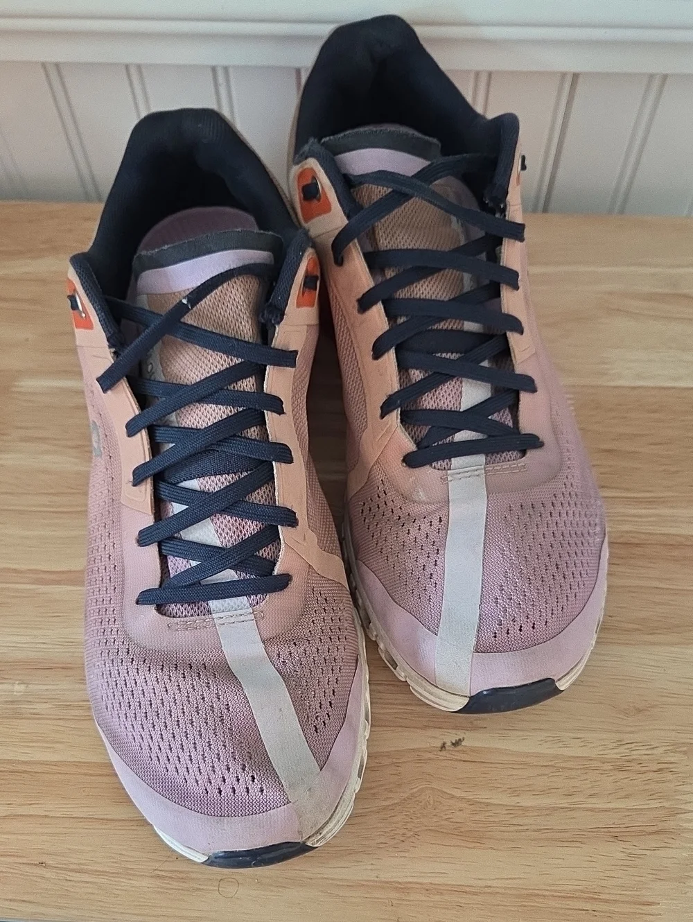 On Cloud Womens Running Shoes 9.5
